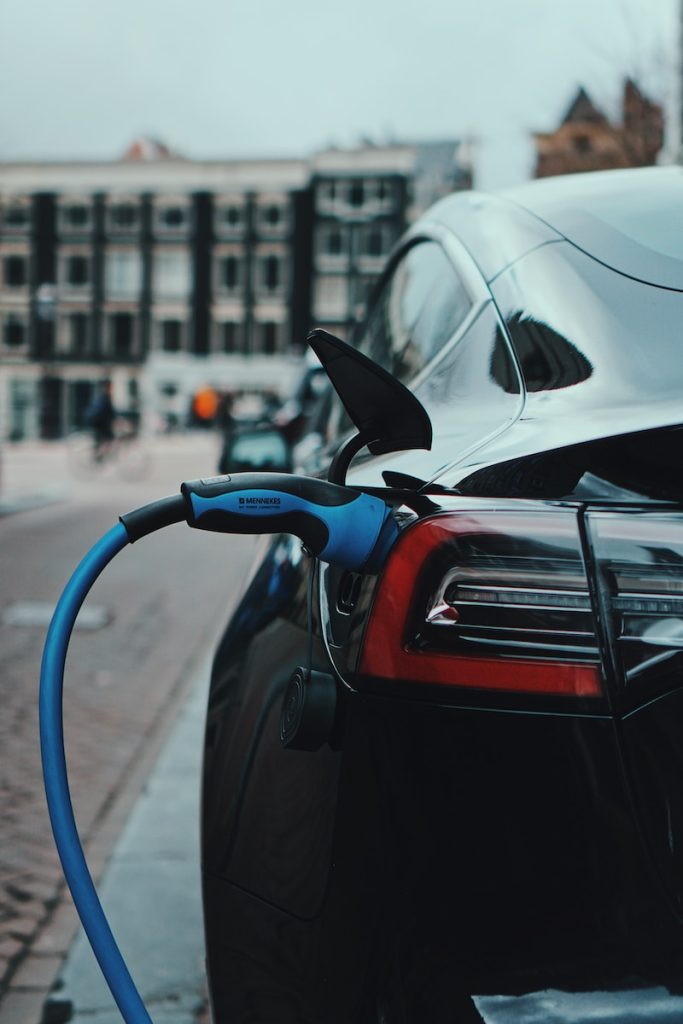 Geleceğin Otomobilleri: Elektrikli ve Otonom Araçlar